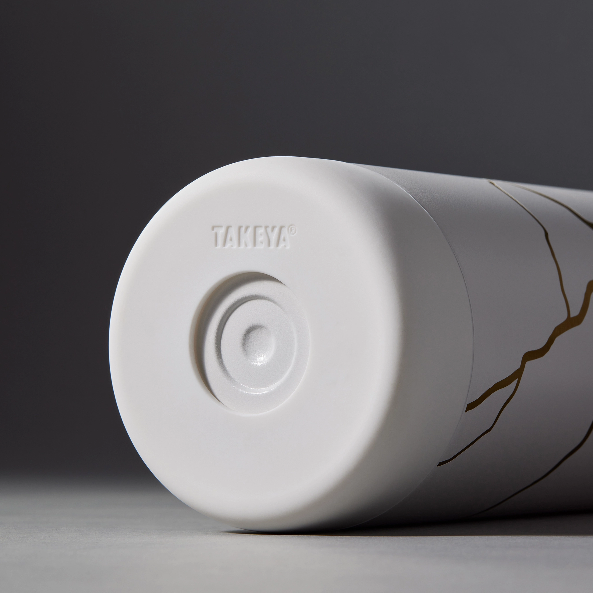 kintsugi-water-bottle-with-straw-lid-c4 51389-TK_HO25_Kintsugi_Takeya9255.png